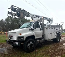 2008 Altec AT40C MOUNTED ON 2008 GMC TOPKICK C8500