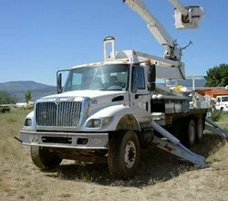 2003 Altec AM900-E100 MOUNTED ON INTERNATIONAL WORKSTAR 7400