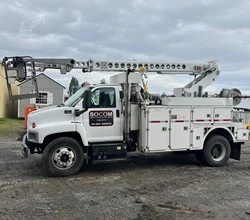 2004 Altec AT40C MOUNTED ON 2004 GMC TOPKICK C8500