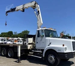 1999 National N100 MOUNTED ON 1999 VOLVO WG64
