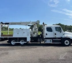 2014 National 400B MOUNTED ON 2014 FREIGHTLINER 114SD
