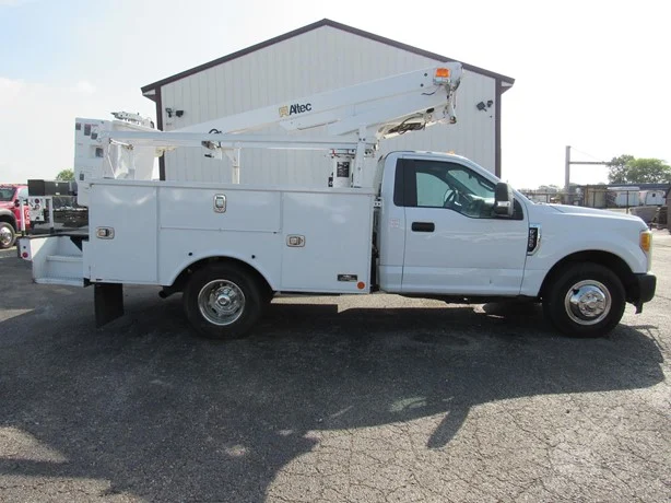 2017 Altec AT200A MOUNTED ON 2017 FORD F350
