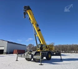 2016 Grove RT890E