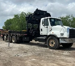 2014 Hiab XS322E-4 HIPRO MOUNTED ON 2014 FREIGHTLINER 114SD PLUS