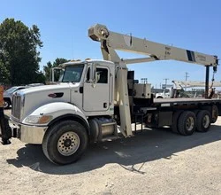 2007 National 690E MOUNTED ON 2007 PETERBILT 340