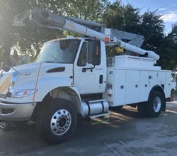 2014 Altec L42A MOUNTED ON 2014 INTERNATIONAL WORKSTAR 7300