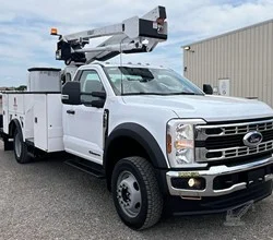 2025 Versalift SST40EIH MOUNTED ON 2026 FORD F550