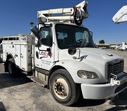 2006 Altec AT37G MOUNTED ON 2006 FREIGHTLINER BUSINESS CLASS M2 106