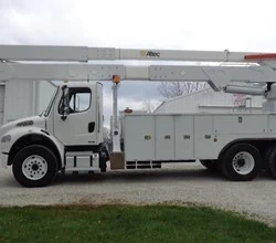 2012 Altec A77T MOUNTED ON 2012 FREIGHTLINER BUSINESS CLASS M2 106