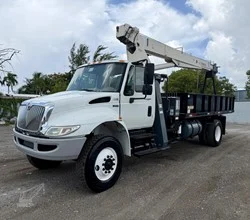 2014 Terex BT2047 MOUNTED ON 2014 INTERNATIONAL DURASTAR 4300