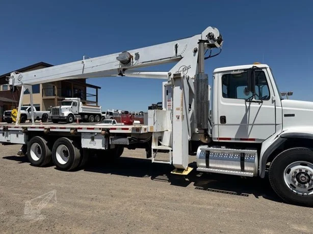 2001 Manitex M2277 MOUNTED ON 2001 FREIGHTLINER FL112