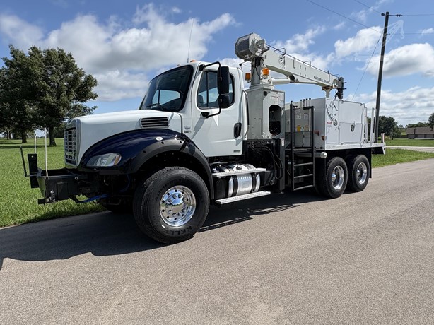 2012 National 400B MOUNTED ON 2012 FREIGHTLINER BUSINESS CLASS M2 112
