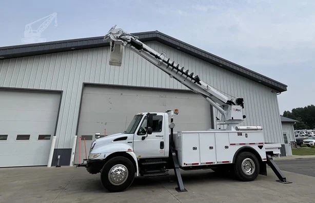 2012 Altec DM47TR MOUNTED ON 2012 INTERNATIONAL DURASTAR 4300