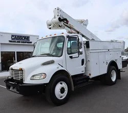 2007 Altec TA40 MOUNTED ON 2007 FREIGHTLINER BUSINESS CLASS M2 106