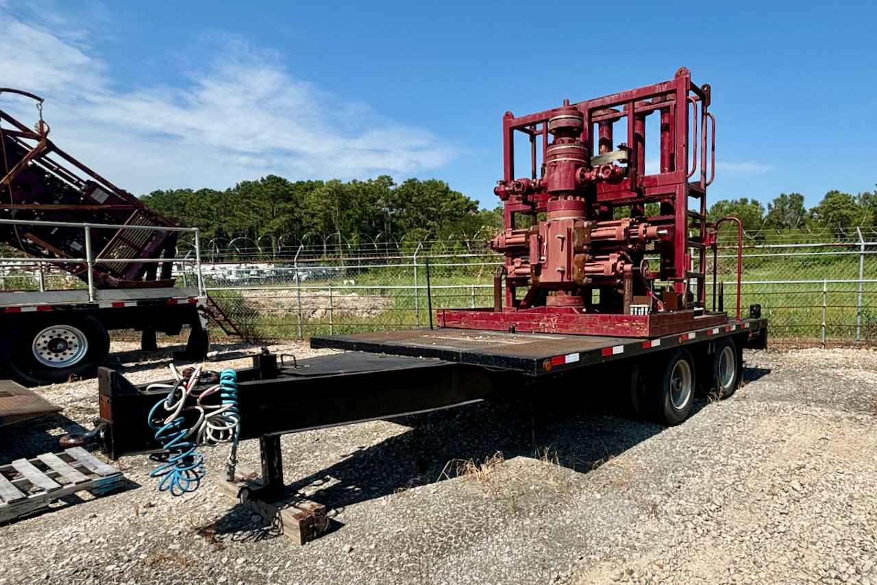 2013 CraneWorks Flat bed Trailer for Sale