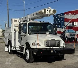 2015 Altec L42M MOUNTED ON 2015 FREIGHTLINER BUSINESS CLASS M2 106