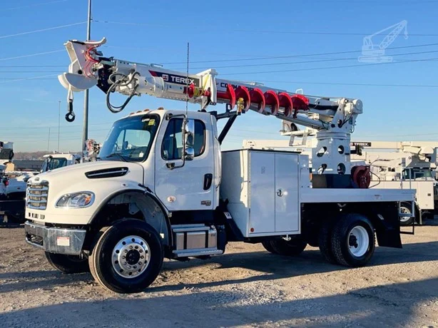 2026 Terex COMMANDER 4047 MOUNTED ON 2027 FREIGHTLINER BUSINESS CLASS M2 106