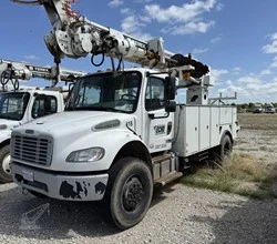 2016 Terex COMMANDER 4047 MOUNTED ON 2016 FREIGHTLINER BUSINESS CLASS M2 106