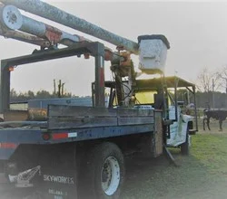 1987 Altec AA755L MOUNTED ON 1987 FORD F7000