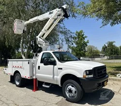 2004 Altec AT37G MOUNTED ON 2004 FORD F550