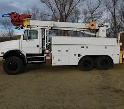 2000 Altec D3050T MOUNTED ON 2000 FREIGHTLINER FL112