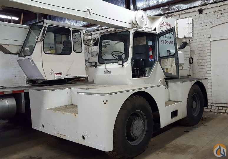 1984 JLG 8812