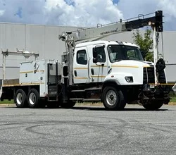 2017 National 400B MOUNTED ON 2018 FREIGHTLINER 114SD