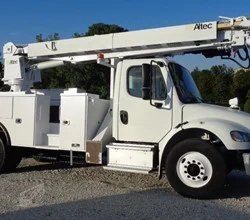 2015 Altec DM47BTR MOUNTED ON 2015 FREIGHTLINER BUSINESS CLASS M2 106