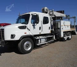 2014 National 400B MOUNTED ON 2014 FREIGHTLINER 114SD