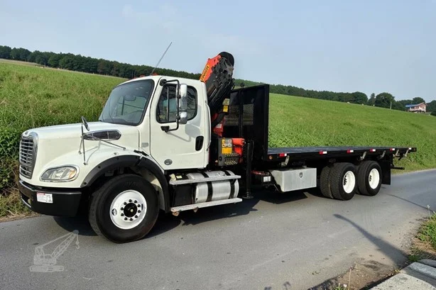 2014 Palfinger PK14002EH MOUNTED ON 2014 FREIGHTLINER BUSINESS CLASS M2 112