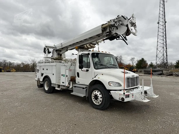 2012 Altec DM47TR MOUNTED ON 2012 FREIGHTLINER BUSINESS CLASS M2 106