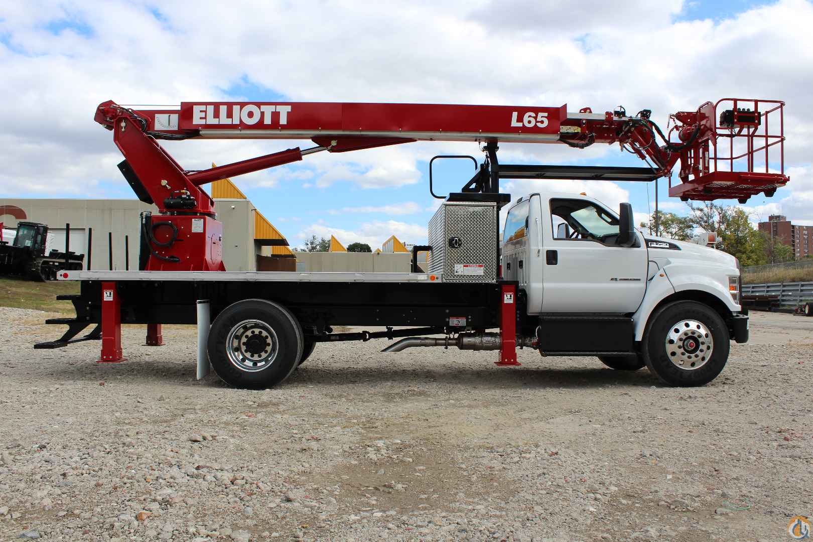 2025 Elliott L65R