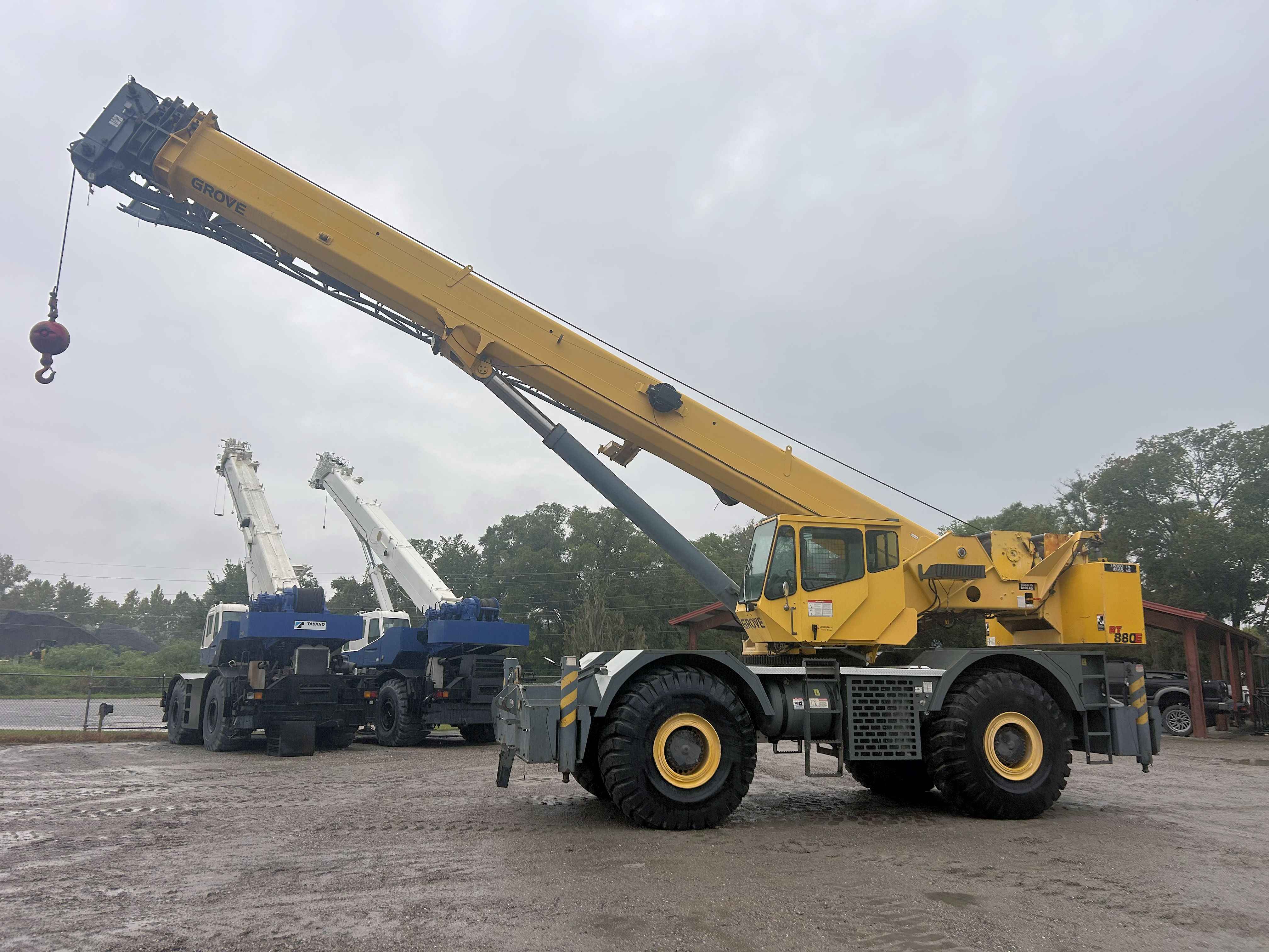 2005 Grove RT880E