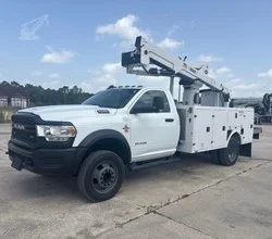 2022 Versalift SST40EIH MOUNTED ON 2022 RAM 5500 TRADESMAN