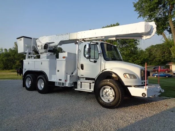 2009 Altec AM55 MOUNTED ON 2009 FREIGHTLINER BUSINESS CLASS M2 106