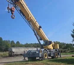2007 Grove RT890E