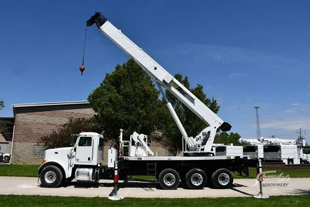 2006 National 800D MOUNTED ON 2006 PETERBILT 335