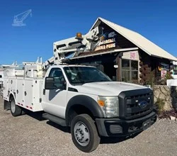 2016 Versalift SST40EIH MOUNTED ON 2016 FORD F450 XL SD