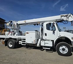 2006 Altec DM50TR MOUNTED ON 2006 FREIGHTLINER BUSINESS CLASS M2 106