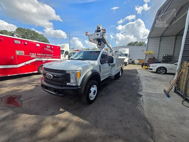 2017 Altec AT235 MOUNTED ON 2017 FORD F450