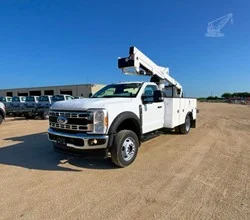 2024 Versalift SST40EIH MOUNTED ON 2025 FORD F550
