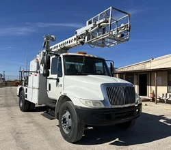 2005 Telsta T40C MOUNTED ON 2005 INTERNATIONAL DURASTAR 4300