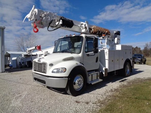 2014 Altec DM47BTR MOUNTED ON 2014 FREIGHTLINER BUSINESS CLASS M2 106