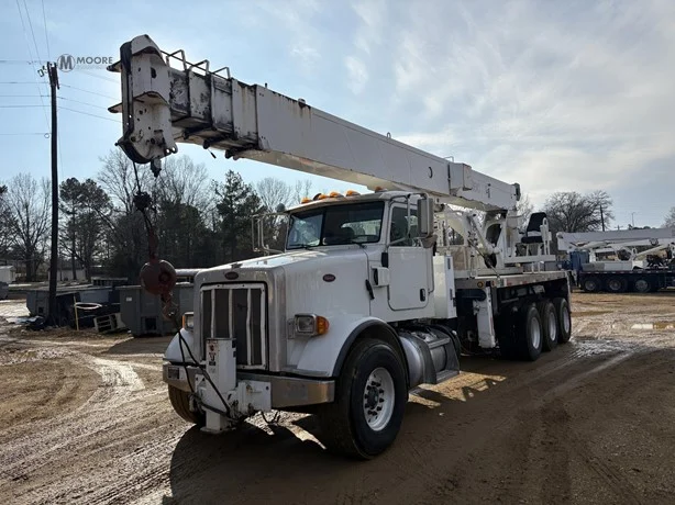 2010 Altec AC38-127S MOUNTED ON 2010 PETERBILT 365