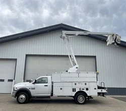 2016 Versalift SST40EIH-01 MOUNTED ON 2015 RAM 5500 HD