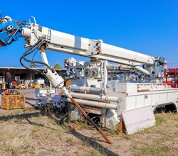 2009 Altec D3055ATR MOUNTED ON 2009 MUD TANK