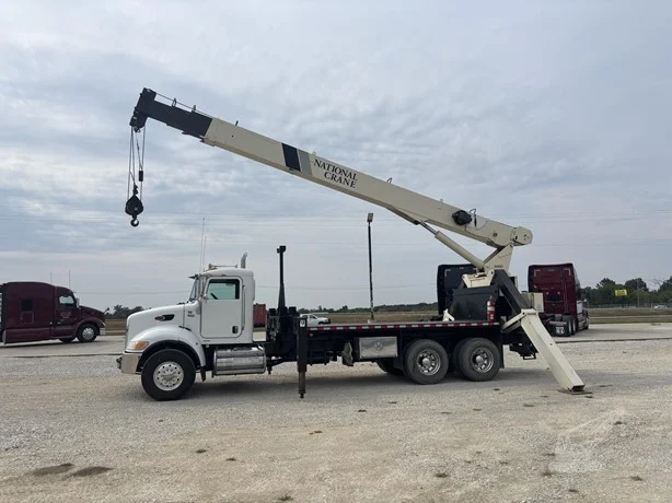 2006 National 800D MOUNTED ON 2006 PETERBILT 335