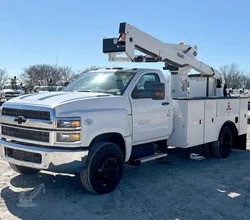 2024 Versalift SST40EIH MOUNTED ON 2023 CHEVROLET 6500