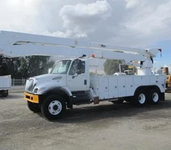 2006 Altec A77T MOUNTED ON 2006 INTERNATIONAL WORKSTAR 7400
