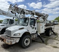 2015 Terex COMMANDER 4047 MOUNTED ON 2015 FREIGHTLINER BUSINESS CLASS M2 106
